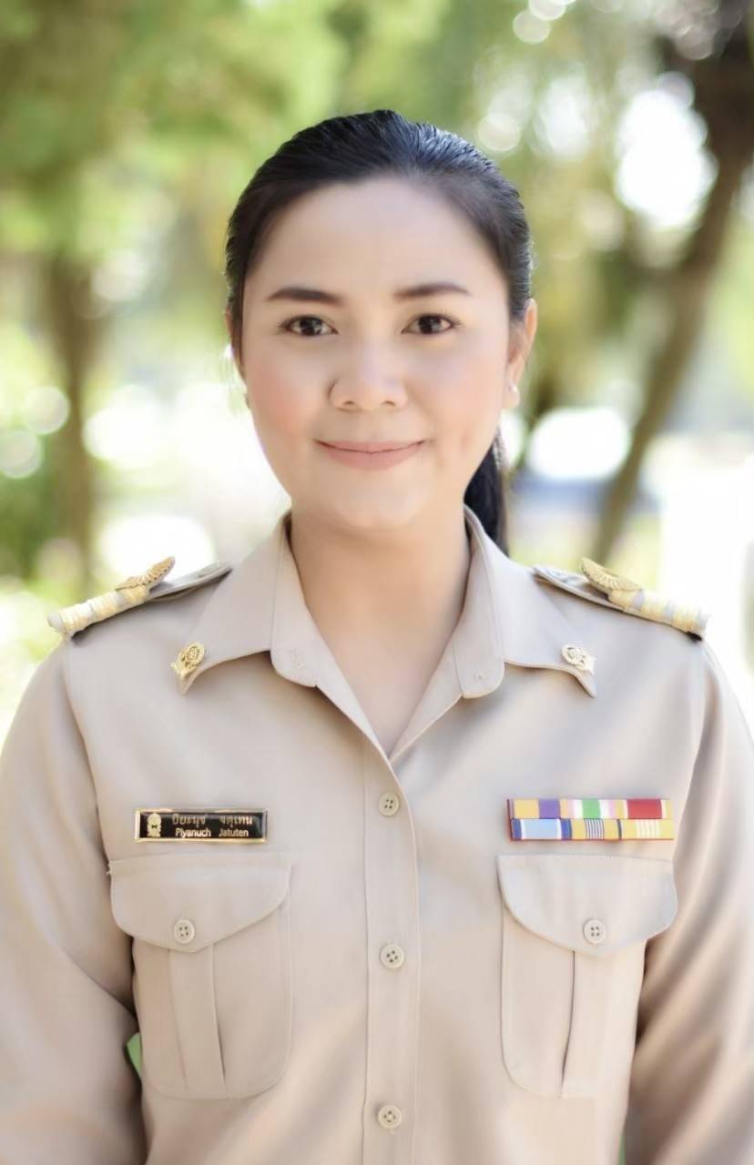 นางปิยะนุช จตุเทน 