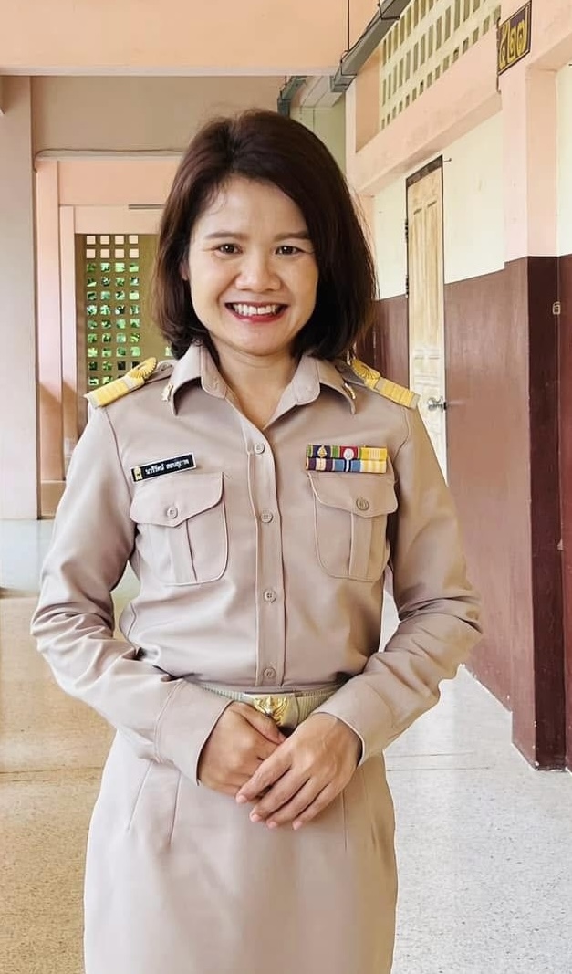 นางนารีรัตน์ สอนสุภาพ 